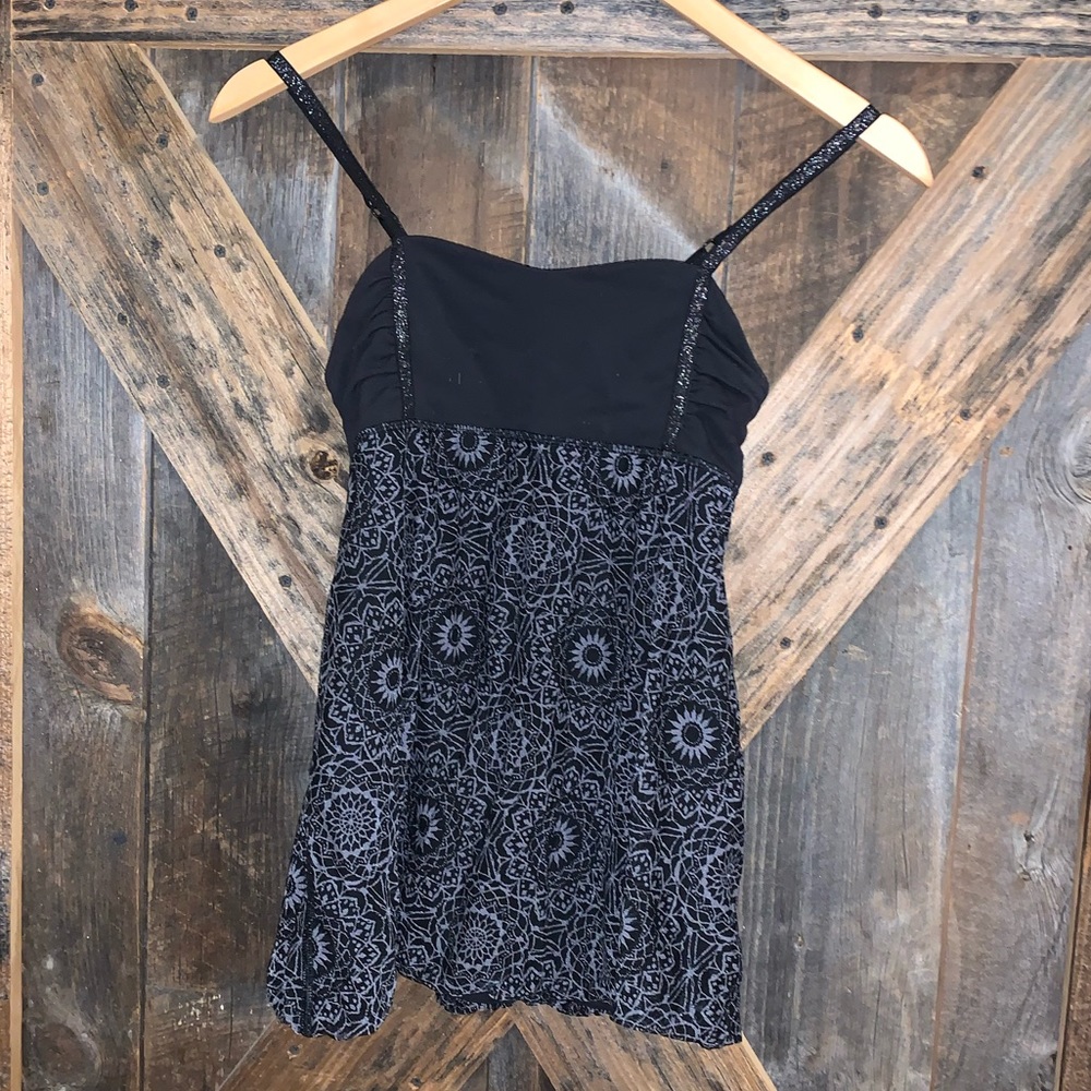 Ivivva black athletic workout top